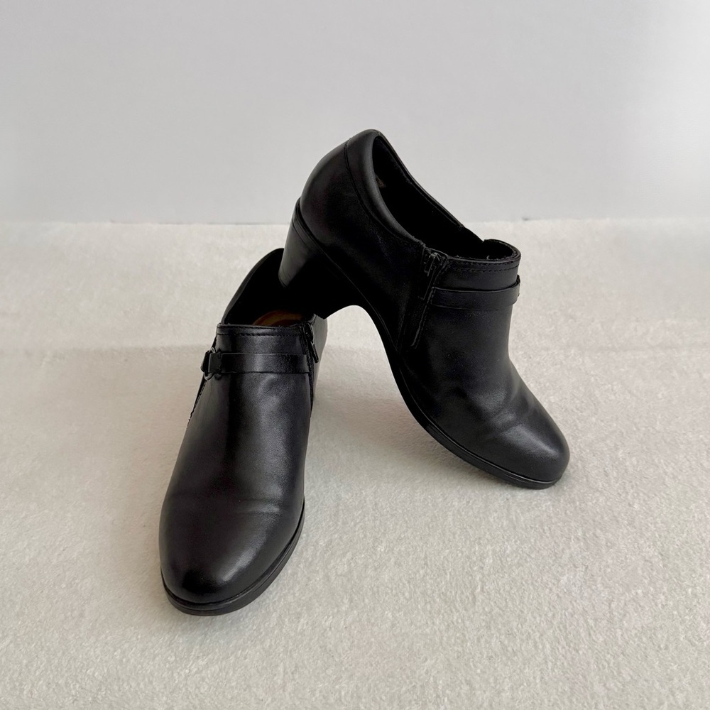 Clarks Black Leather Ankle Boots Women’s 7.5 Side Zip Block Heel Classic